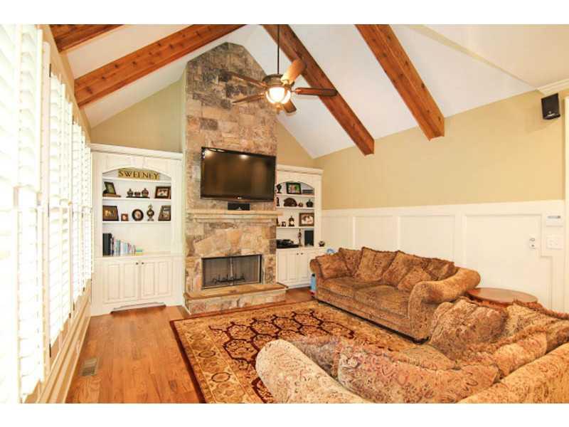600 Settles Brook Ct, Suwanee, GA 30024 photo 3