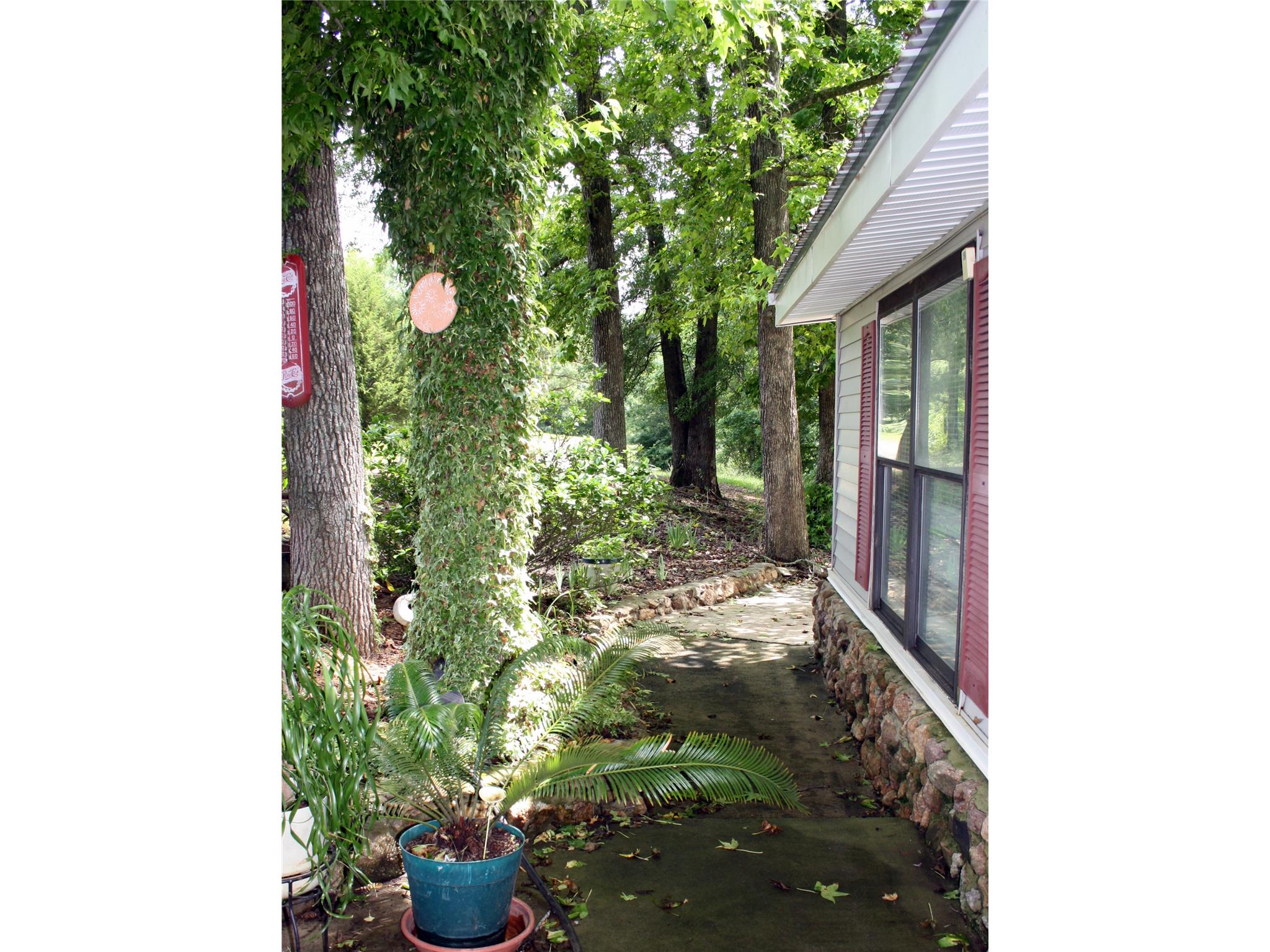 24 Lamey Ln, Colbert, GA 30628 photo 3