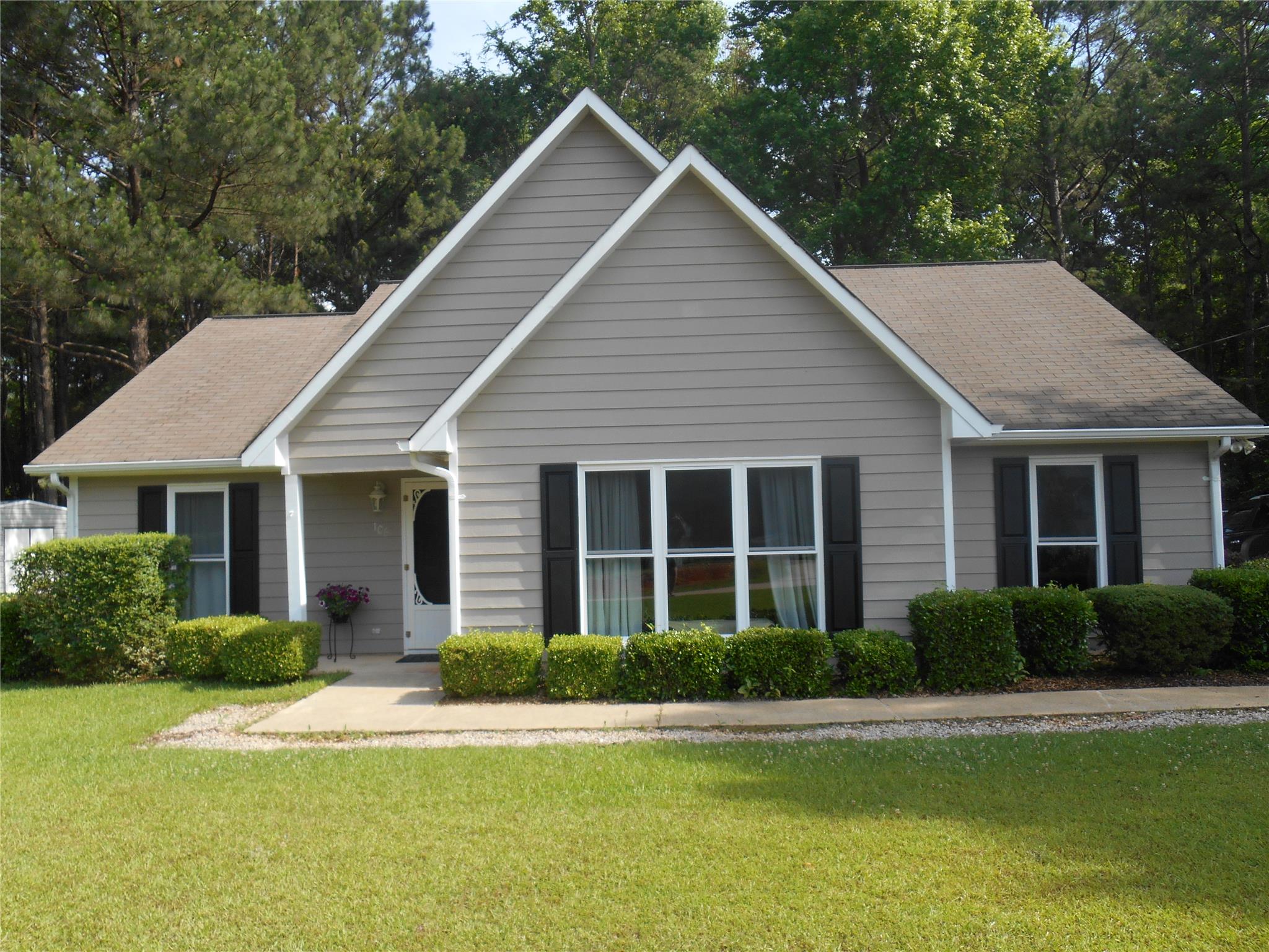 106 Pinebrook, Lagrange, GA 30240 photo 1