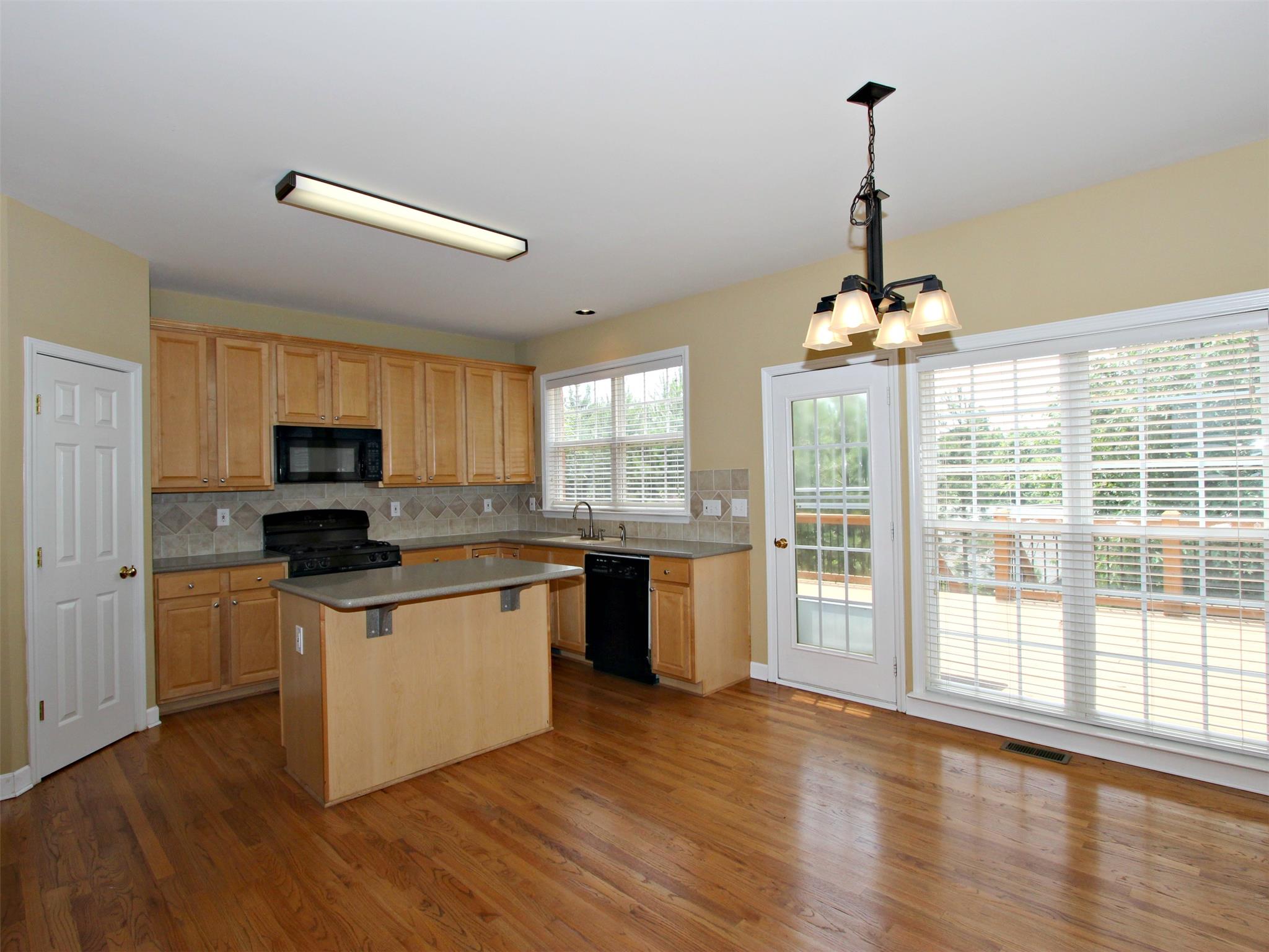 688 Hexham Ct, Suwanee, GA 30024 photo 5