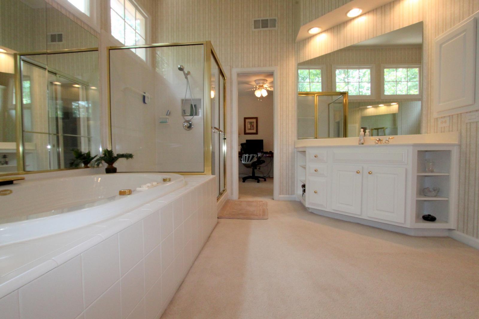 1368 Pointview Ct, Suwanee, GA 30024 photo 16