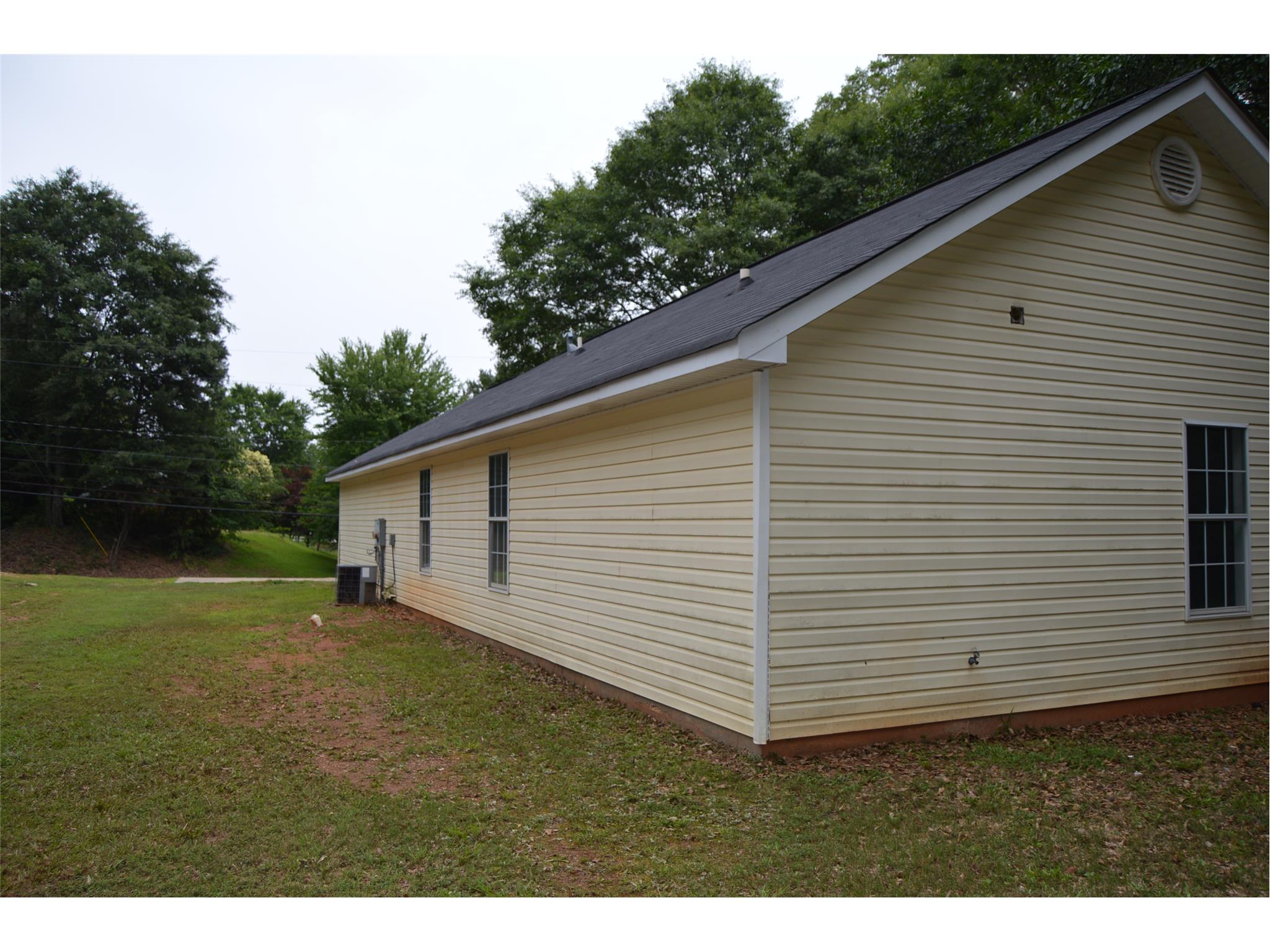 165 E Broad St, Newnan, GA 30263 photo 3