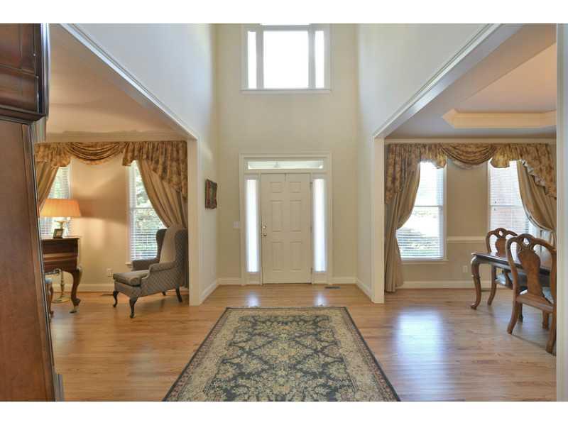 805 River Cliff Ct, Suwanee, GA 30024 photo 3
