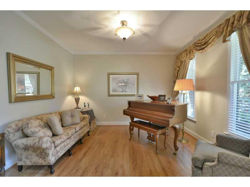 805 River Cliff Ct, Suwanee, GA 30024 photo 4