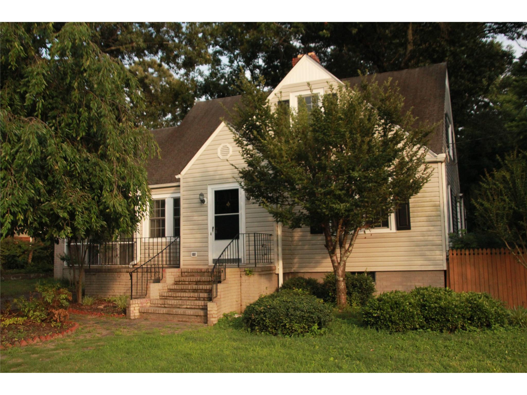 978 E Tugalo St, Toccoa, GA 30577 photo 2
