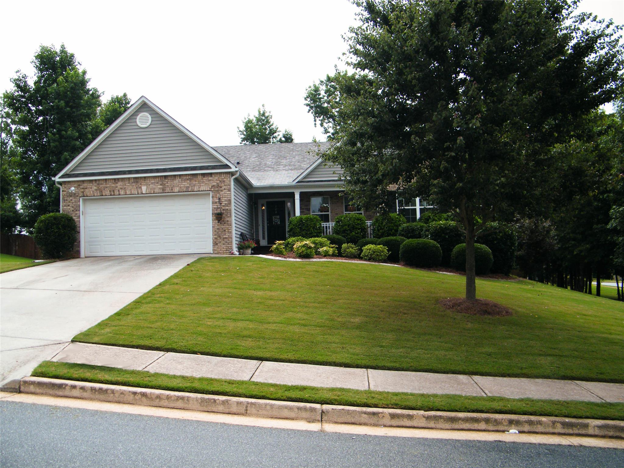 749 Thompson Ridge Dr, Monroe, GA 30655 photo 1