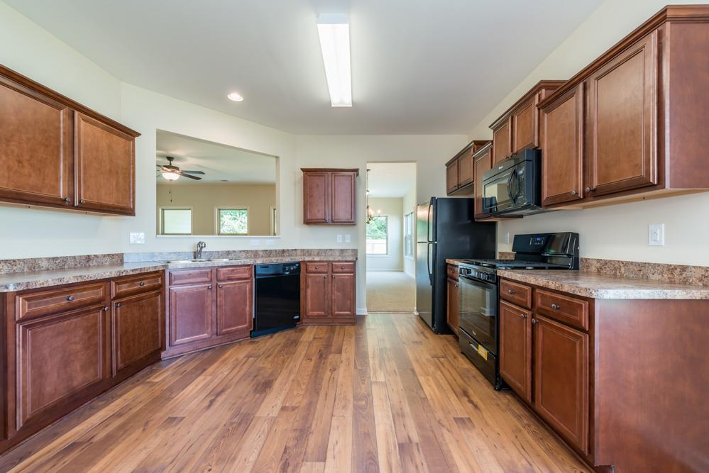 1056 Sutherland Dr, Winder, GA 30680 photo 4