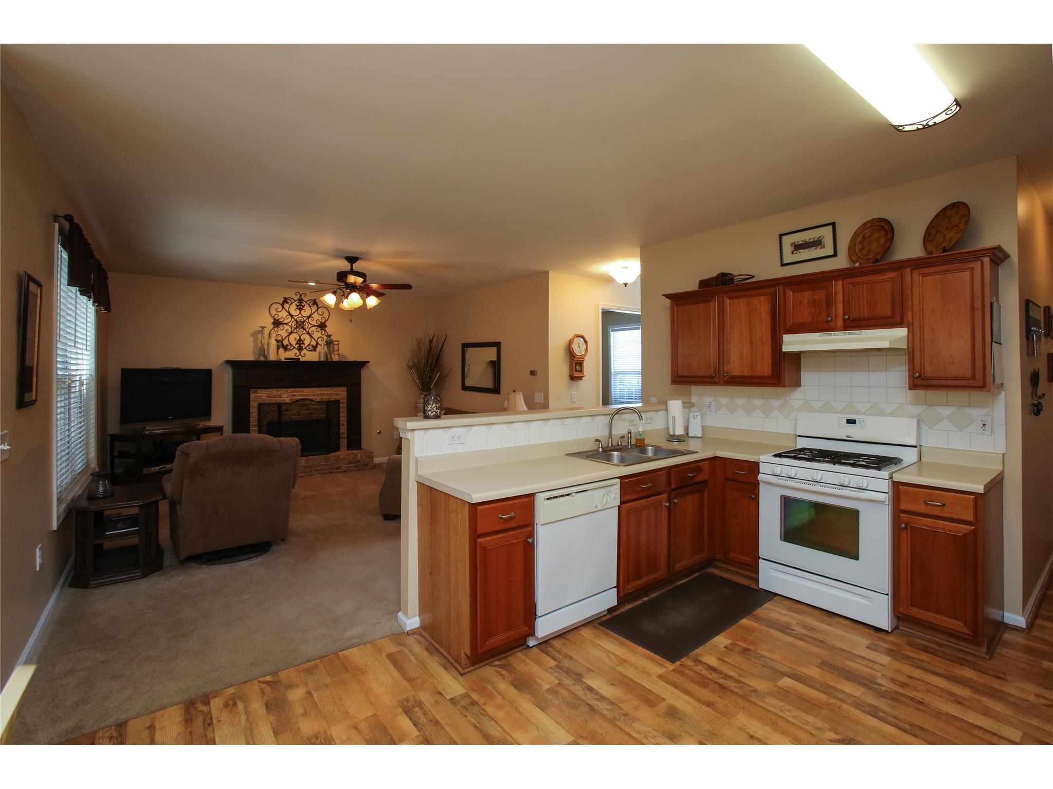 365 Ruby Forest Pkwy, Suwanee, GA 30024 photo 2