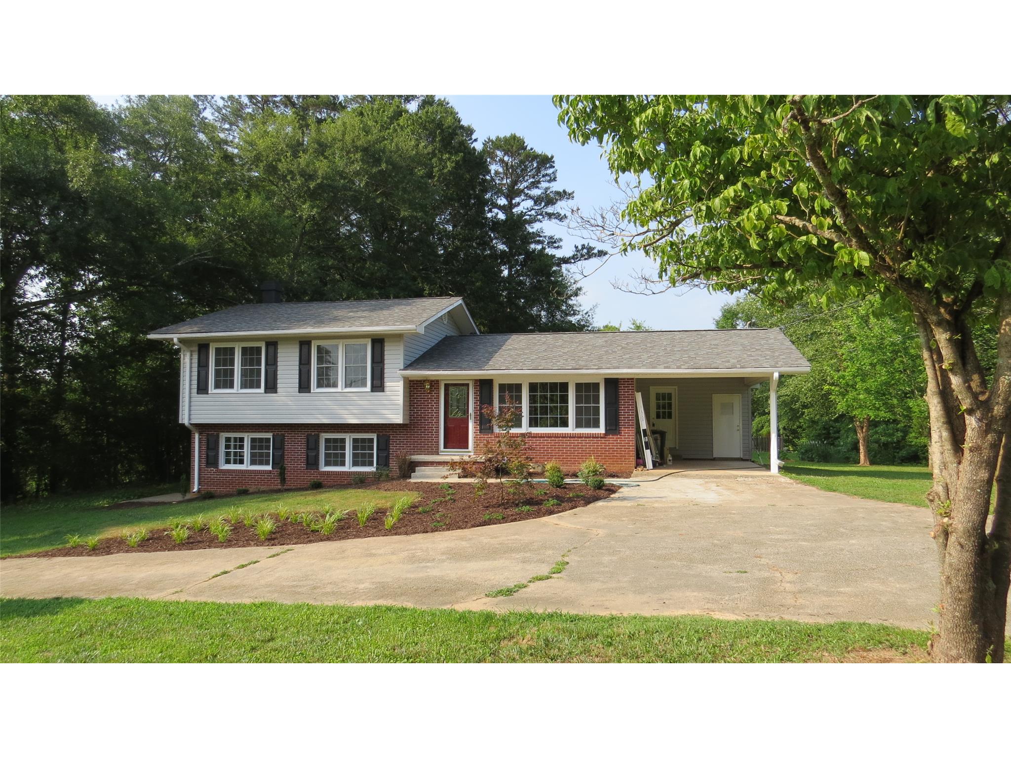 295 Scenic Dr, Toccoa, GA 30577 photo 2