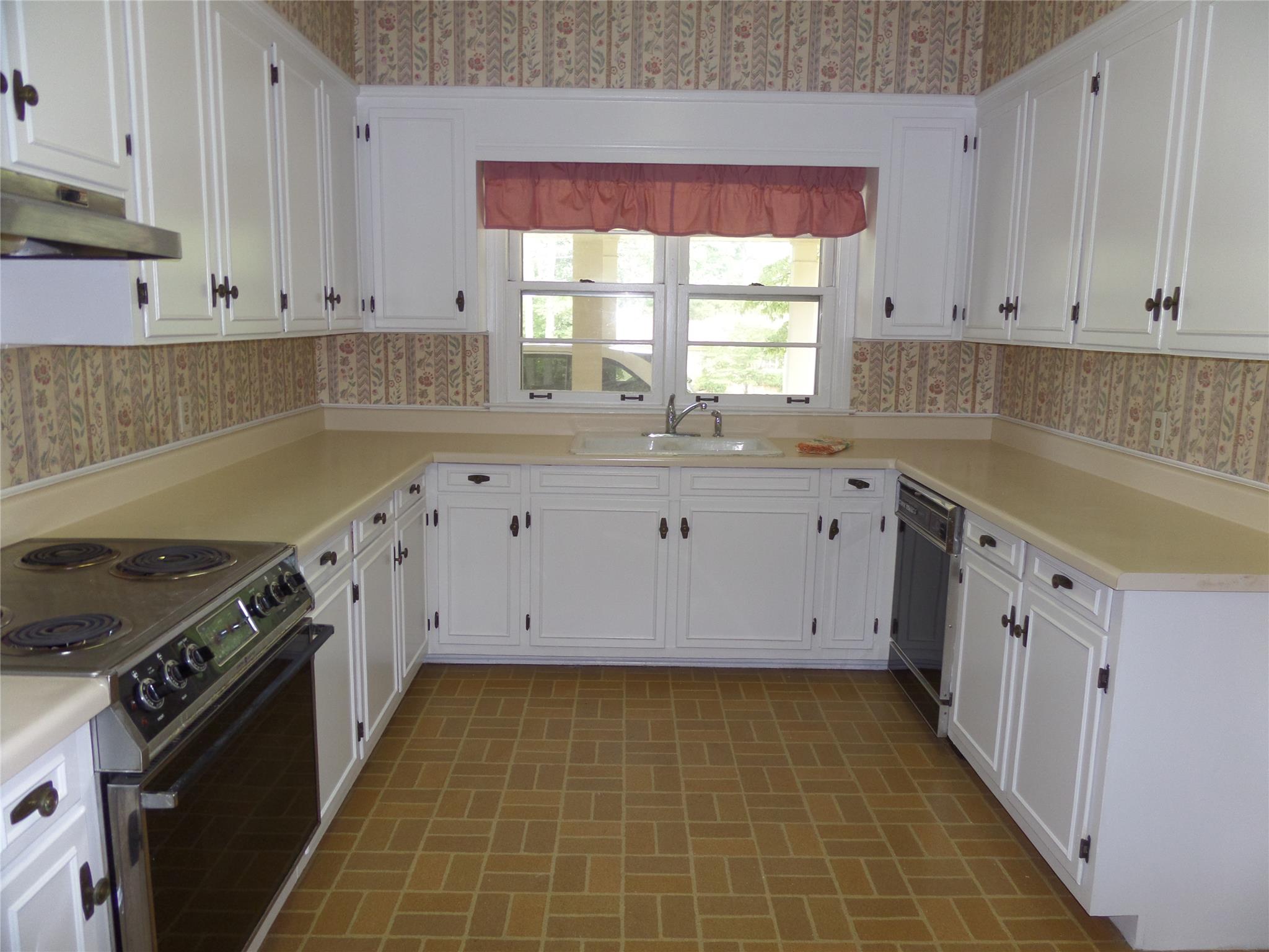727 Larose Ter, Lagrange, GA 30240 photo 7