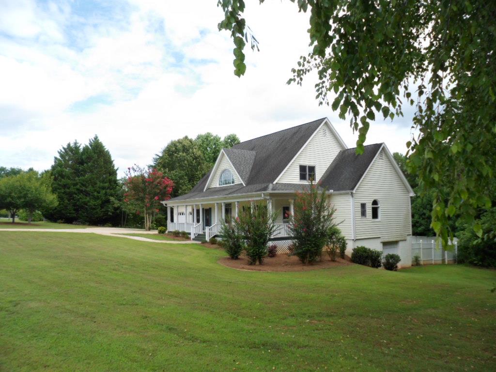 210 Featherwood Dr, Cornelia, GA 30531 photo 1