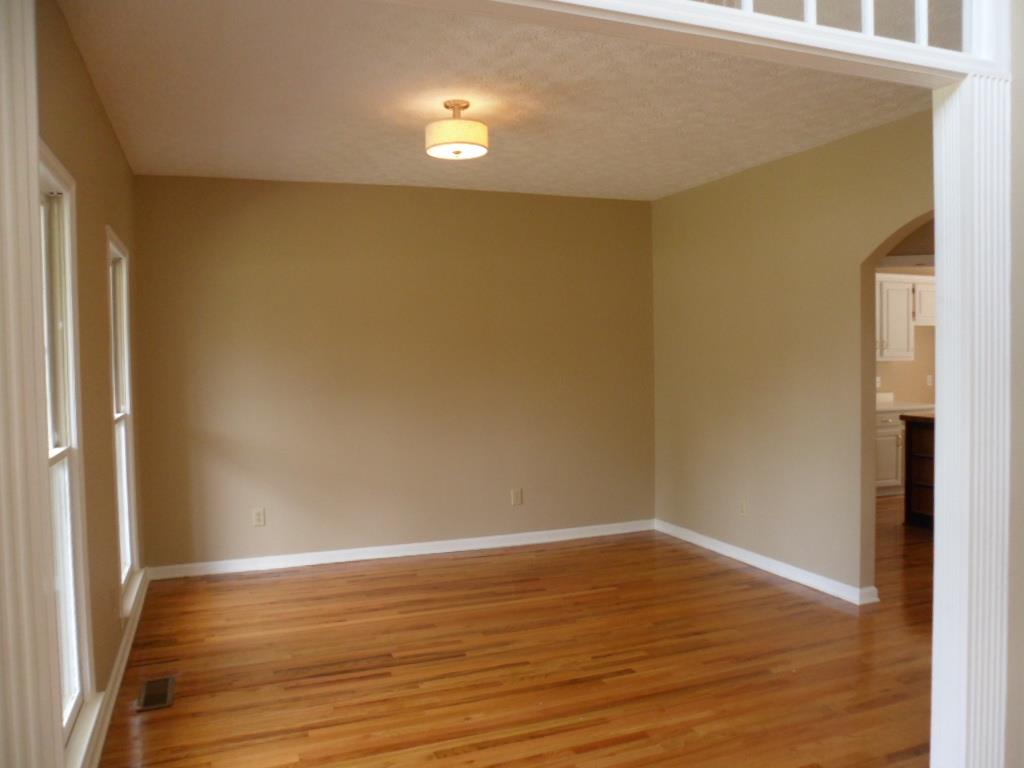 210 Featherwood Dr, Cornelia, GA 30531 photo 4