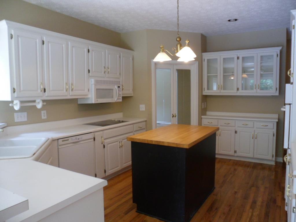 210 Featherwood Dr, Cornelia, GA 30531 photo 2