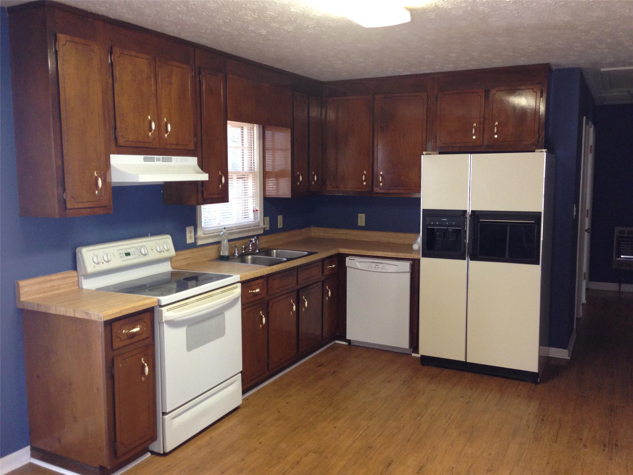33 Richardson St, Winder, GA 30680 photo 2
