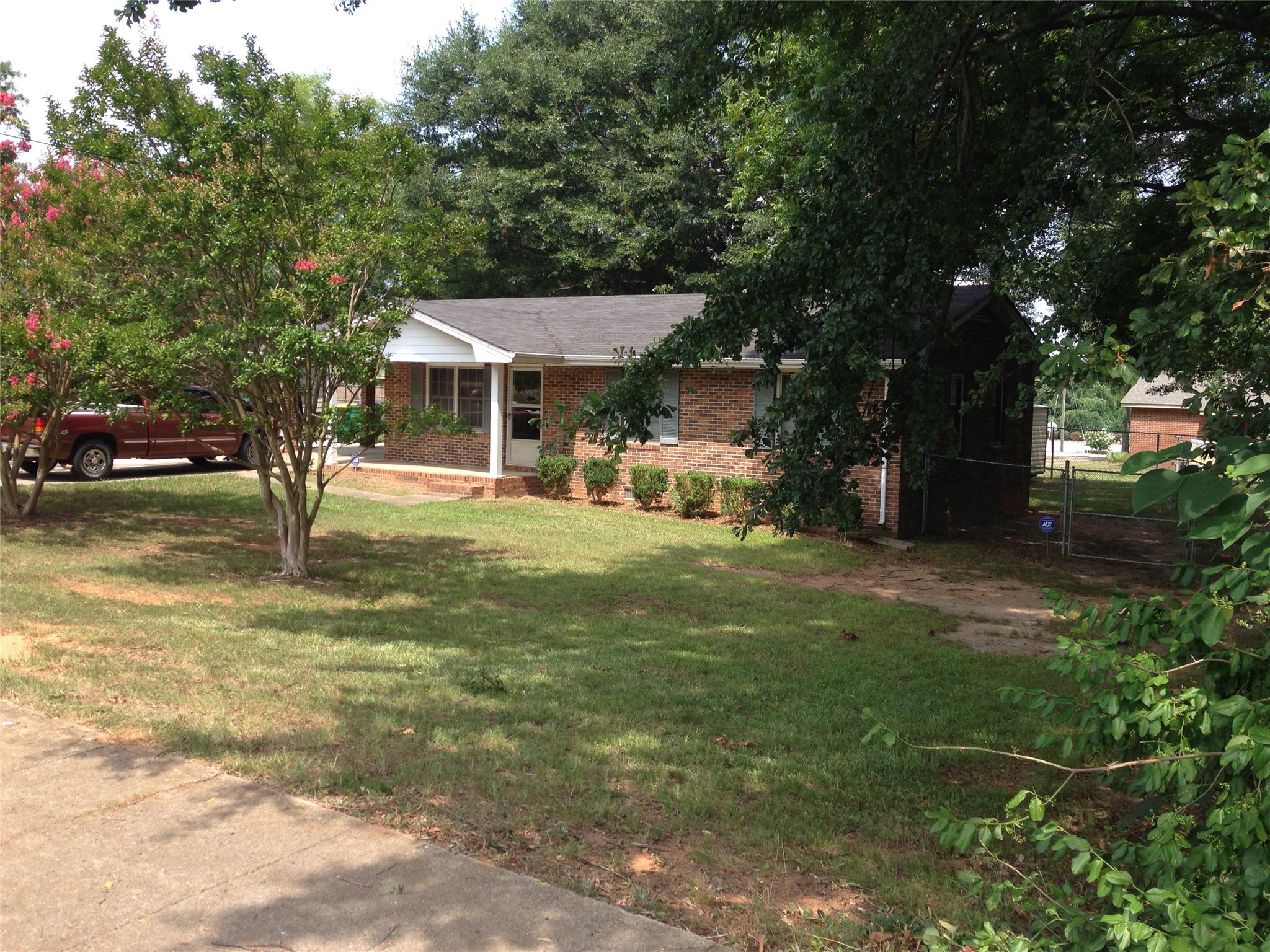 33 Richardson St, Winder, GA 30680 photo 1