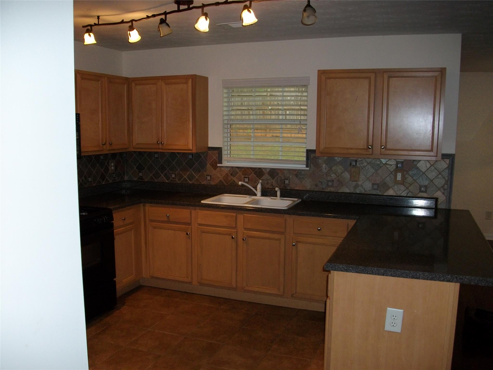 370 Timberlake Ter, Covington, GA 30016 photo 2