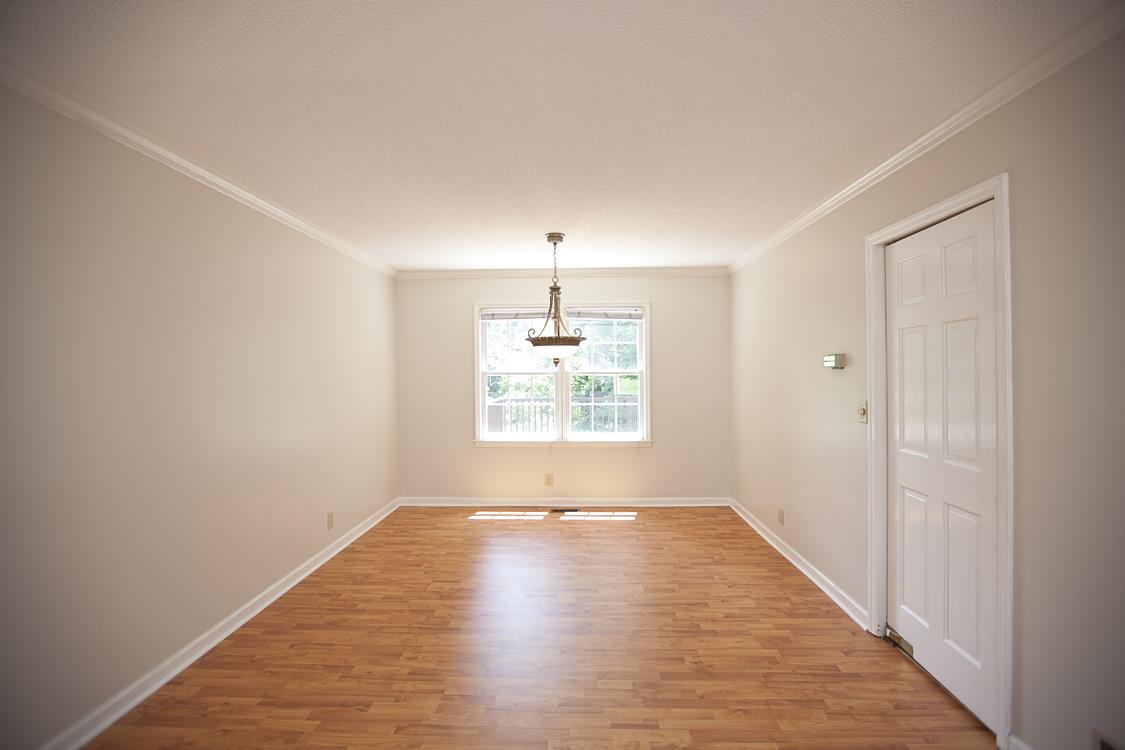 1207 Springway Dr, Gainesville, GA 30501 photo 2