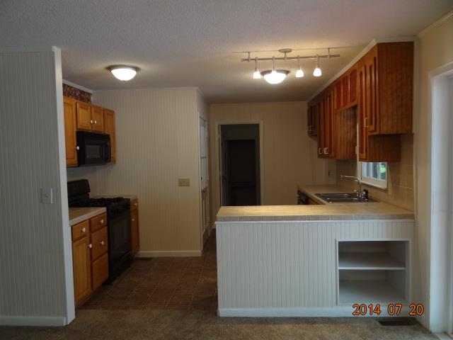 265 Circle Dr, Clarkesville, GA 30523 photo 4