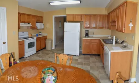 110 Lakeview Ter, Perry, GA 31069 photo 6