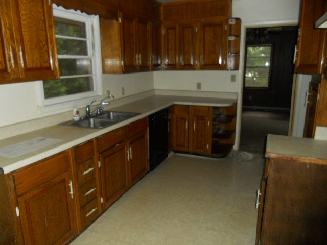 725 Shellnut Dr, Forest Park, GA 30297 photo 4