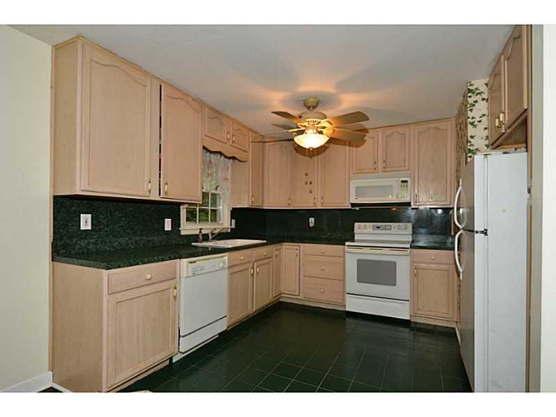 1947 Plantation Ln, Atlanta, GA 30341 photo 9