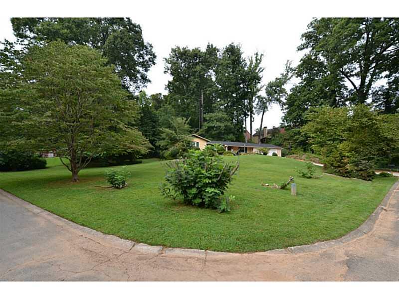 1947 Plantation Ln, Atlanta, GA 30341 photo 4