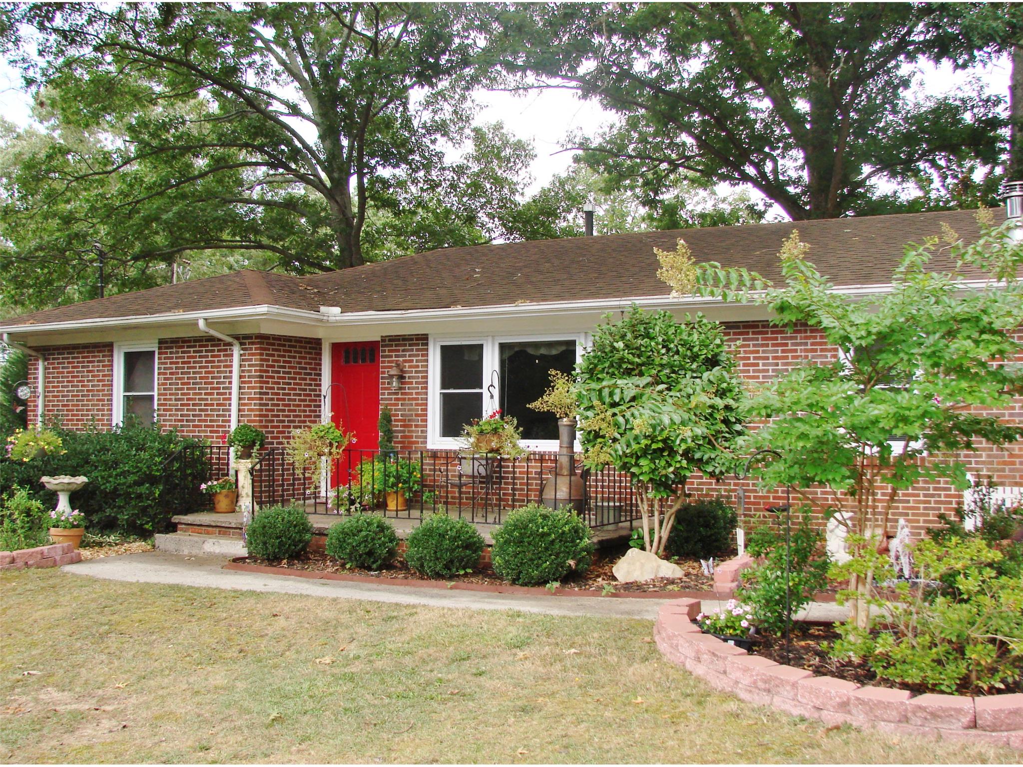 280 Poplar St, Toccoa, GA 30577 photo 1