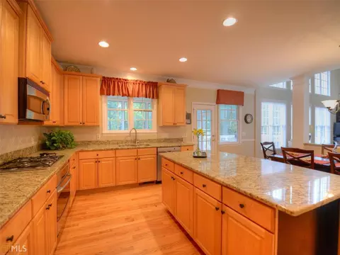 835 River Cliff Ct, Suwanee, GA 30024 photo 8