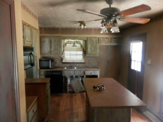 208 Hearthstone Dr, Lagrange, GA 30241 photo 4