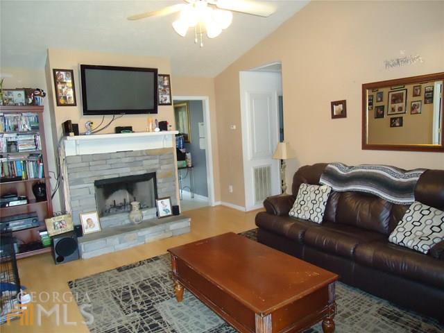 112 Hampton Grn, Lagrange, GA 30240 photo 4