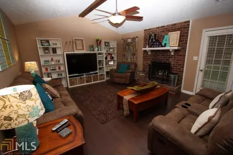 104 Silver Leaf Dr, Lagrange, GA 30240 photo 2