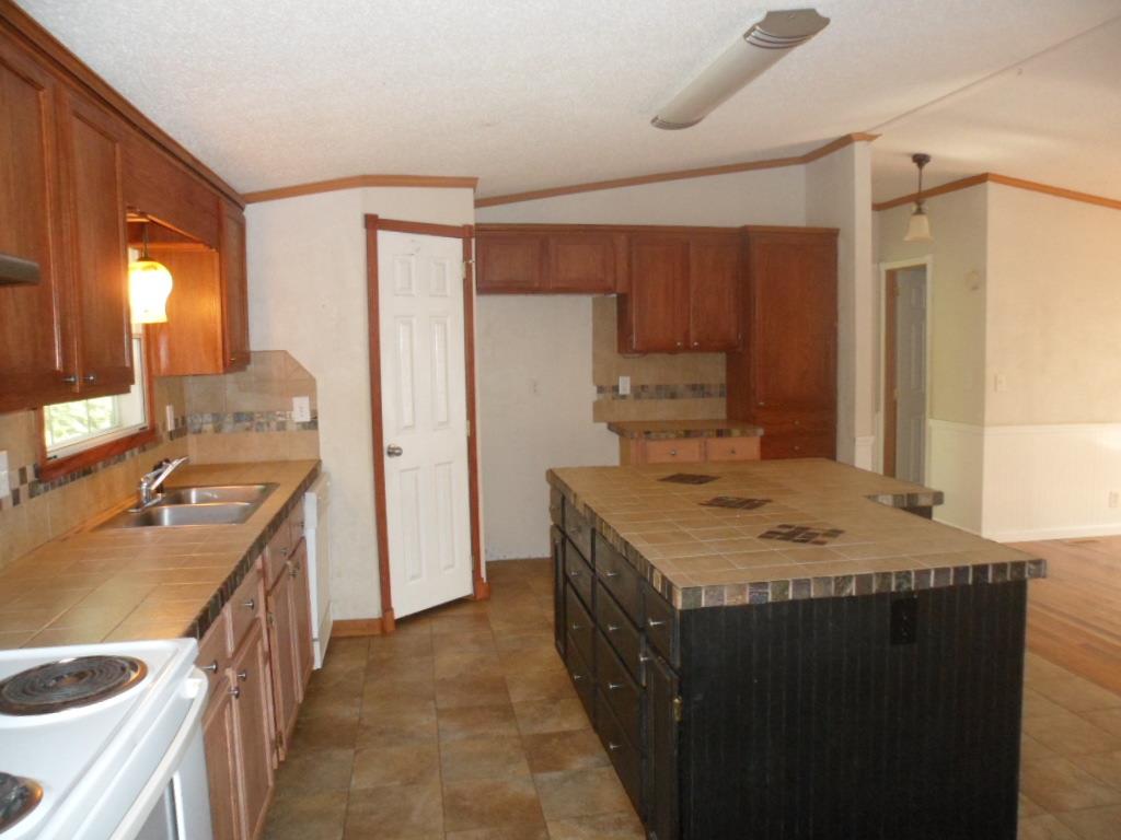 399 Barefoot Rd, Lula, GA 30554 photo 3