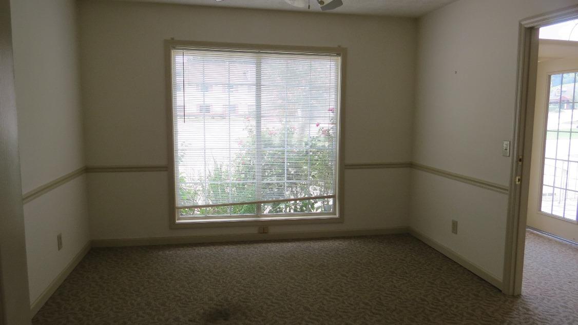 217 Savannah St W, Toccoa, GA 30577 photo 5