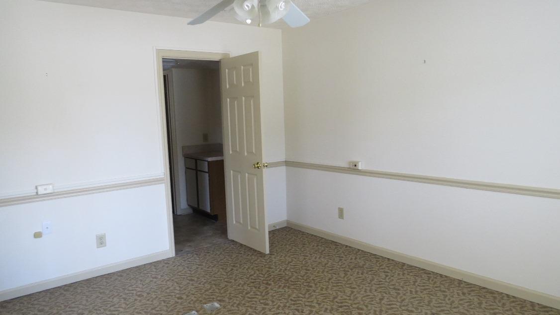 217 Savannah St W, Toccoa, GA 30577 photo 3