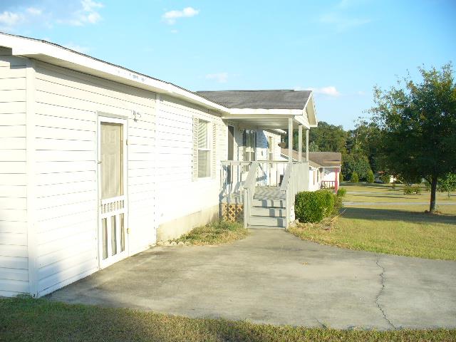 215 Cloverleaf Ln, Dublin, GA 31021 photo 2