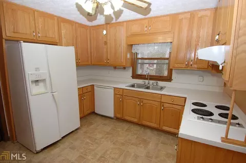 693 Falling Leaf Dr NW, Lilburn, GA 30047 photo 8