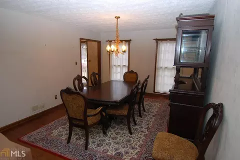 693 Falling Leaf Dr NW, Lilburn, GA 30047 photo 3