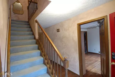 693 Falling Leaf Dr NW, Lilburn, GA 30047 photo 2