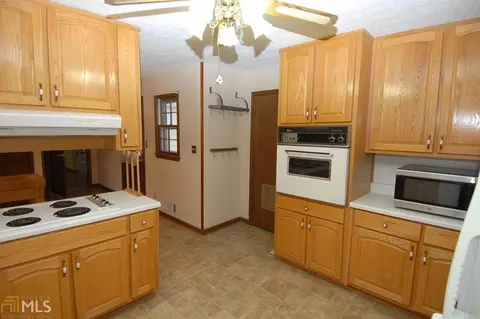 693 Falling Leaf Dr NW, Lilburn, GA 30047 photo 9