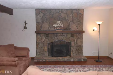 693 Falling Leaf Dr NW, Lilburn, GA 30047 photo 7