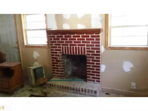 43 E Stephens St, Winder, GA 30680 photo 4