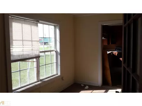 43 E Stephens St, Winder, GA 30680 photo 3