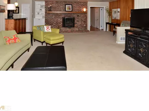 3294 Embry Cir, Chamblee, GA 30341 photo 9