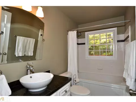3294 Embry Cir, Chamblee, GA 30341 photo 10
