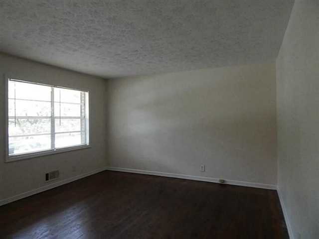1529 Colony East Cir, Stone Mountain, GA 30083 photo 3