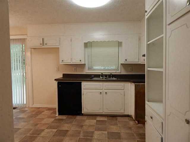 1529 Colony East Cir, Stone Mountain, GA 30083 photo 5
