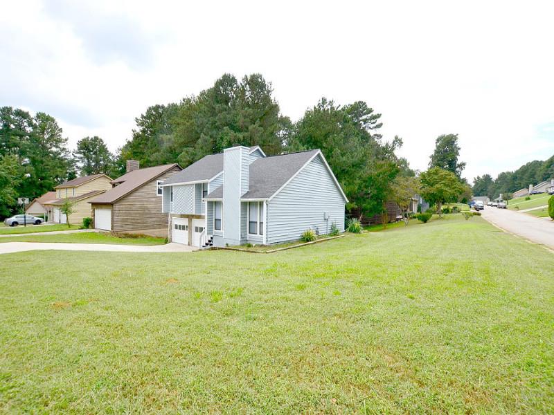 3921 Springleaf Dr, Stone Mountain, GA 30083 photo 2