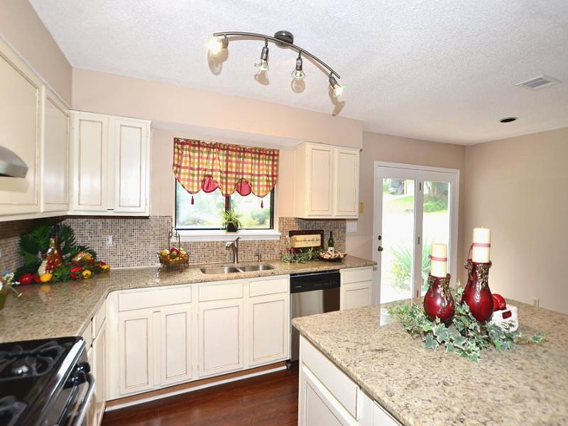 3921 Springleaf Dr, Stone Mountain, GA 30083 photo 9