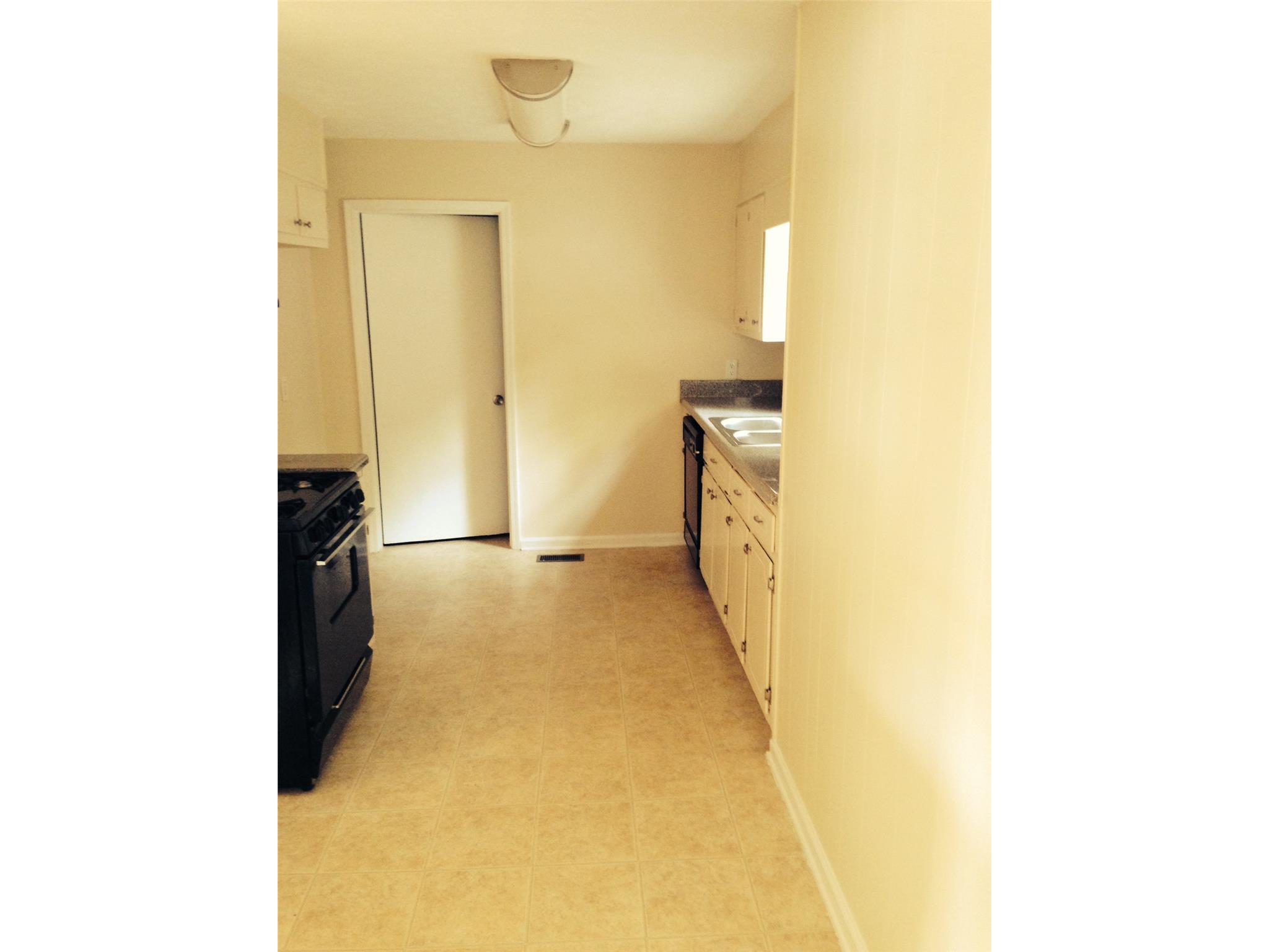 209 Hearthstone Dr, Lagrange, GA 30240 photo 2