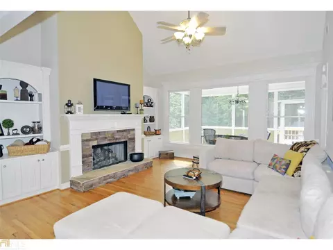 3653 Maple Valley Dr, Buford, GA 30519 photo 4